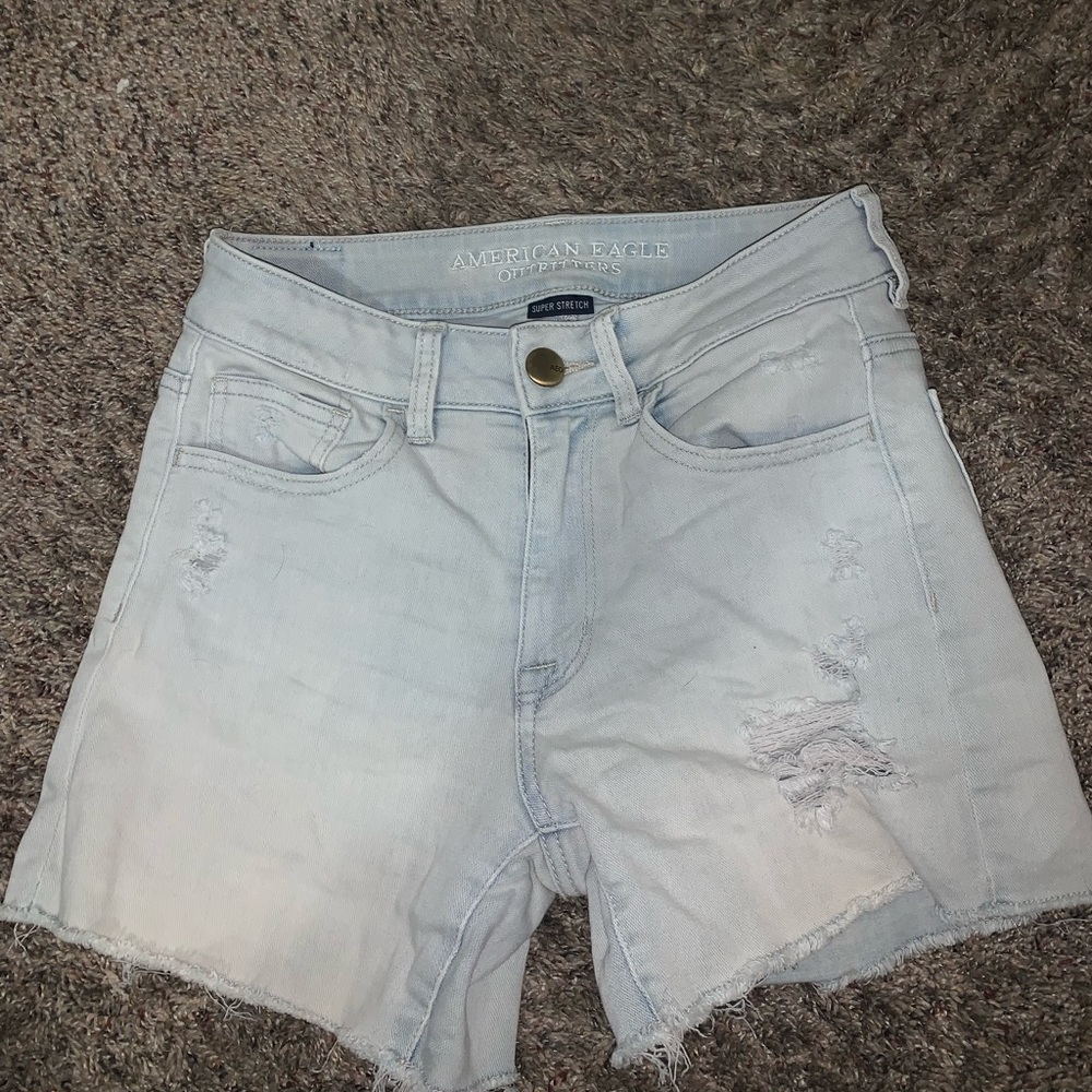 AMERICAN EAGLE WOMENS SHORTS!! SIZE 2/ LIGHT BLUE. HIGH RISE SHORTIE